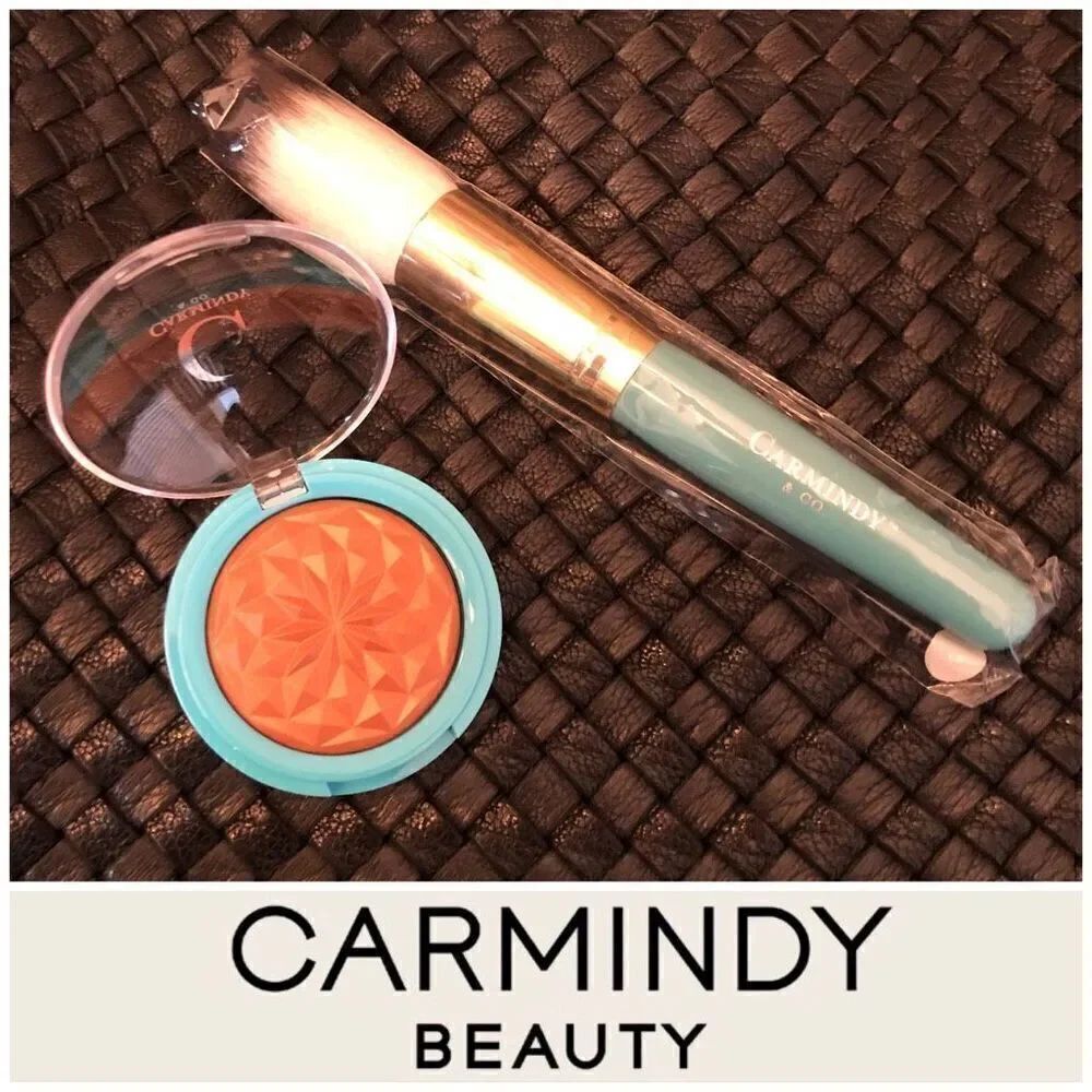 CARMINDY & CO - NWOT - CarmaGlow Bronzer in "Aloha" & Love Struck Brush/Just In!